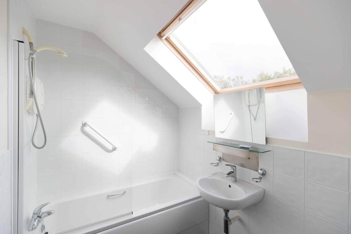 Charming 3 Bedroom Hébergement de vacances